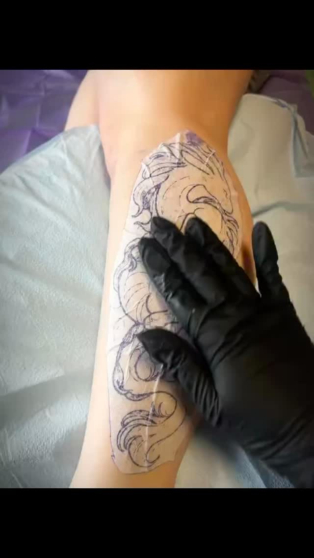While the studio is moving/being renovated I figure I can finally catch up on the most important part of being a working artist… making content
(Just kidding I am bad at this but here is a video anyway)
#girlswhotattoo #tattoo #illustrativetattoo #paducahcreativecity #kentuckytattooers #dragontattoo