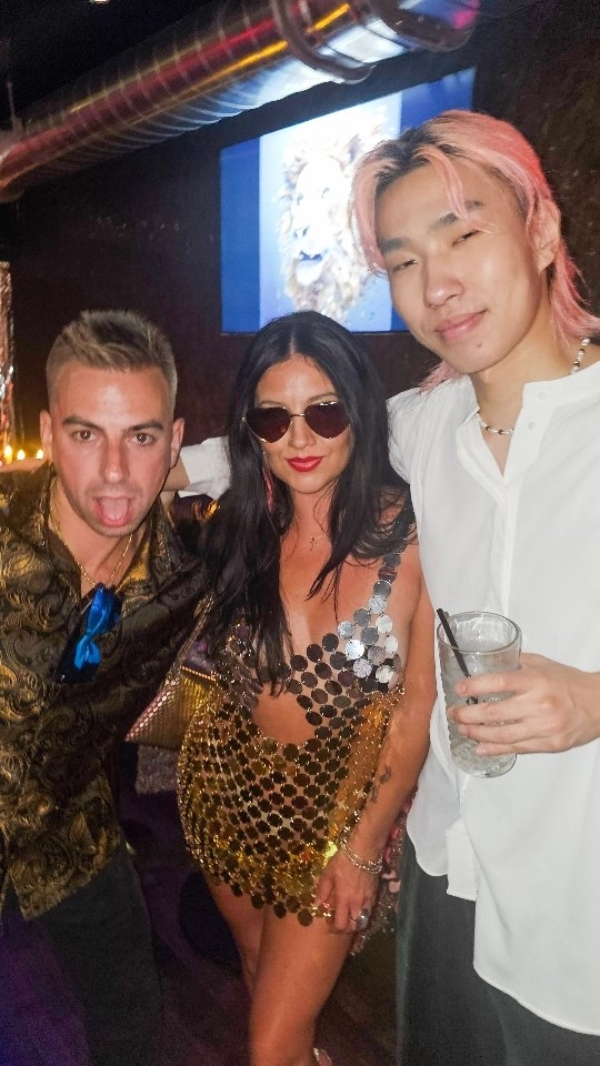 🍸Cincinnati is so boring.. weekend Downtown edition.
Just dancing the night away one Espresso Martini at a time!
Featuring some of my favorite spots from the past few weekends..
😜Can you guess them?!
#cincycreatives #cityexplorer #cincyfoodie #espressomartinis