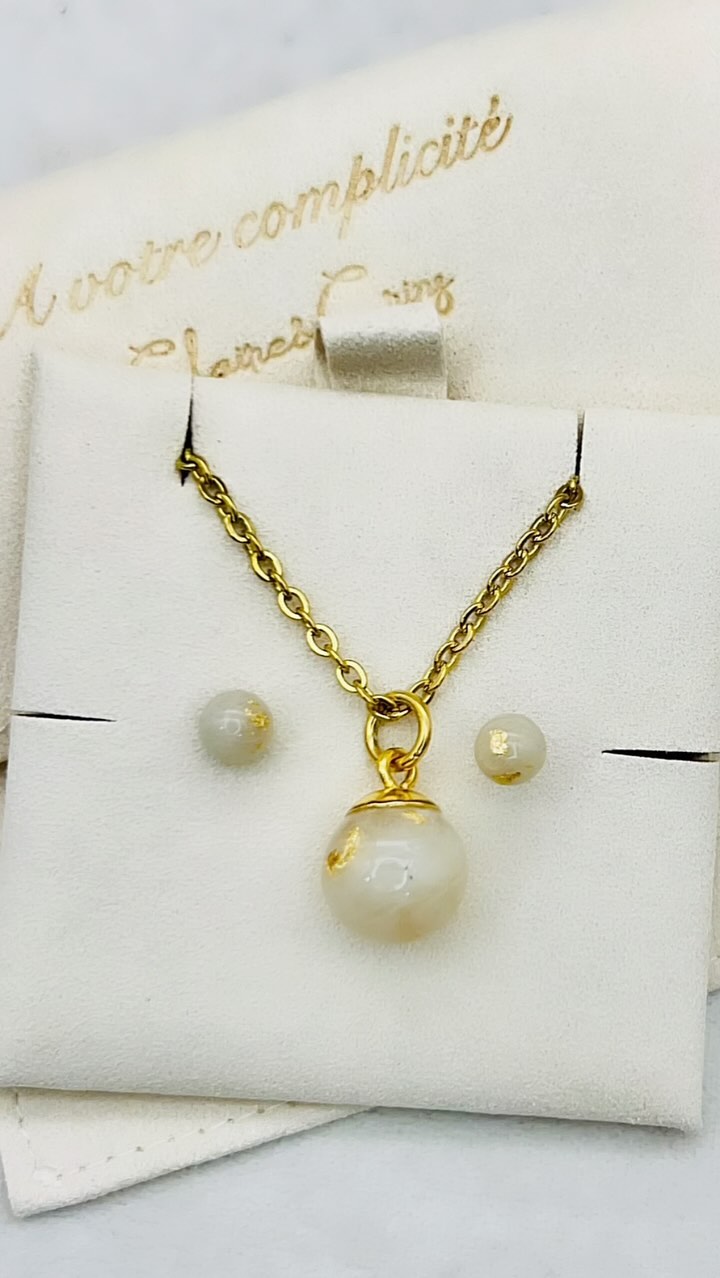 ✨💫Les bijoux en crin personnalisés sont une façon unique de célébrer le lien spécial que vous partagez avec vos animaux. Confectionnés à partir des crins ou des poils de vos compagnons, ces créations artisanales capturent l’essence même de votre relation. Sur le thème du blanc, la pureté et l’élégance sont à l’honneur, évoquant la douceur et la lumière. Chaque bijou devient un hommage raffiné à votre animal, symbolisant la fidélité et la tendresse, tout en offrant un accessoire unique et intemporel.✨💫
#AmoureuxDesChevaux#MonCheval#VieDeCavalier#CavalierPassion#horselove#HorseCommunity#ChevalPassion#AmisDesChevaux#AmoureuxDesChiens
#DogLover#VieDeChien
#MonChien#CompagnonFidèle#DogLife#ChiensDeFrance#DogCommunity#PetLover#ChatLovers#VieDeChat#MonChat#CadeauxPourChats
#AnimalLovers#AnimalAddict#PetLover#CompagnonPourLaVie