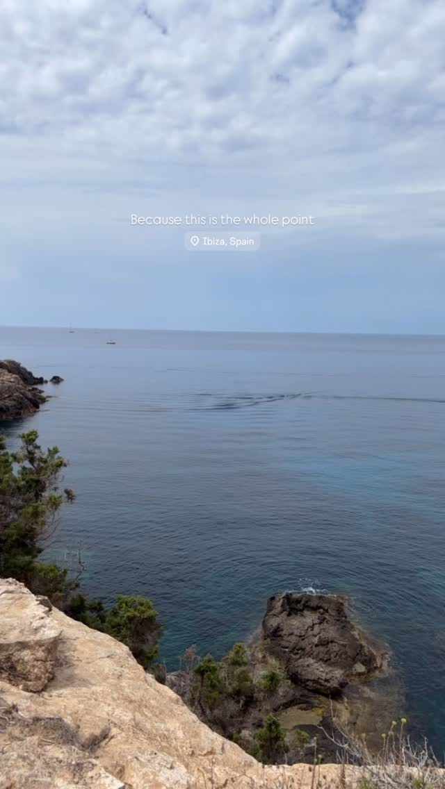 This reminds you that you don’t have to worry too much for small things. Because now is all that matters ☀️
#travelsbycora #ibiza #calallienta #wanderlust #travelblogger #travelplanning #travelblog #travelinspo #traveldiaries #travelmoments #liveinthemoment #ibizafeeling #ibizaview