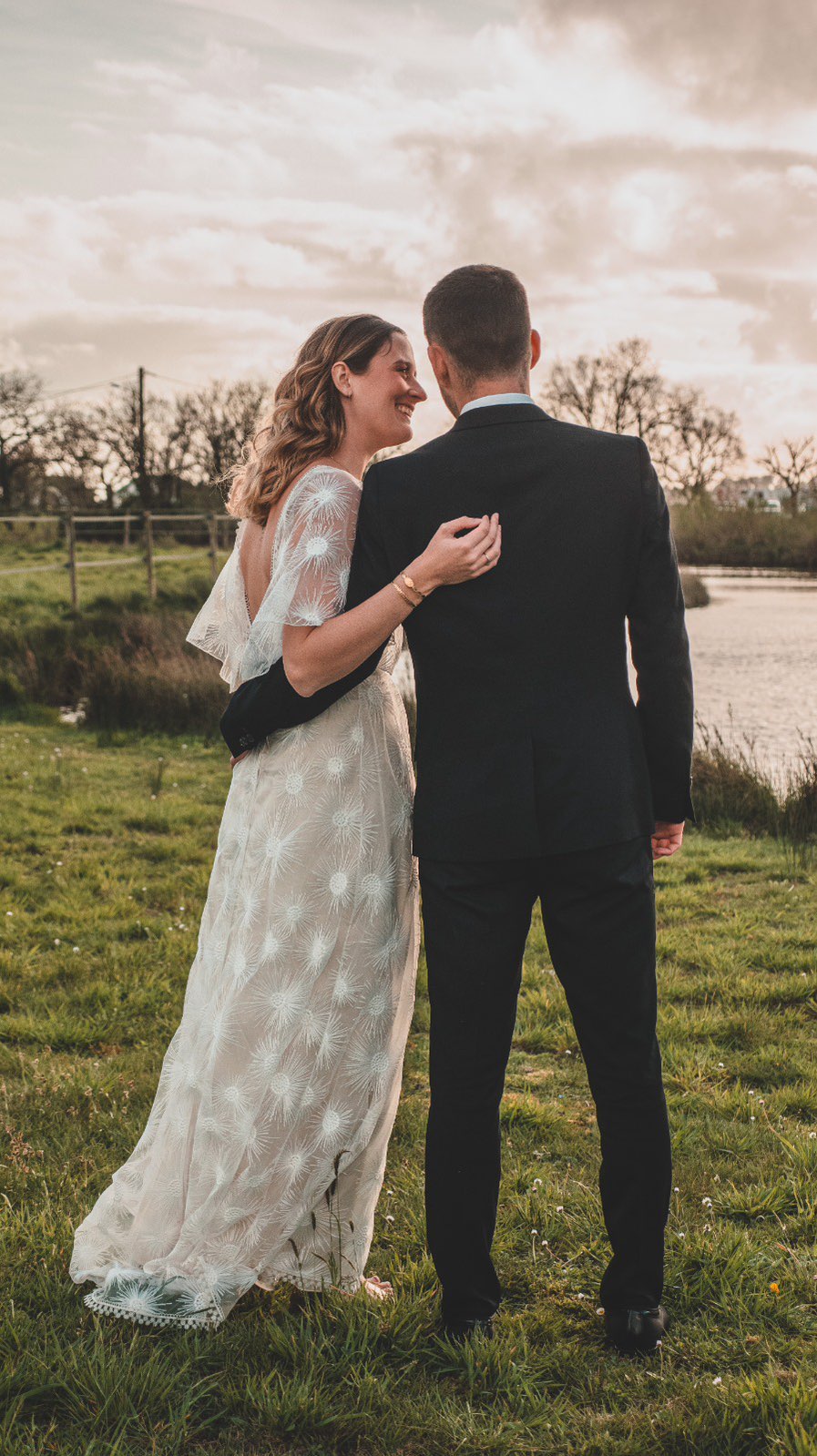 Dans chaque regard échangé, chaque éclat de rire partagé, réside une histoire d’amour qui défie les frontières du temps. Cet extrait de Mathieu et Pauline saisit l’essence même de cette magie.
❤️ best team :
lieu - @ledomainedares
wedding planner & designer - @sun_day_wedding
mua & coiffure - @allyhairandbeauty
fleuriste - @le.jardin.d.ela
vidéaste - @alabafilms
robe - @ana_des_cabanasses
mobilier - @sono.dary
photographe - Estelle Tateossian / @estelle_ttssian
#weddingday #mariage #wedding #wedding2024 #mariage2024 #love #bride #groom #WeddingInspiration #dday #sundaywedding #frenchwedding #organisationmariage #weddingplanner #weddingcoach #weddingtrends #mariage2025 #mariagefrance #weddingplannerfrance #frenchwedding