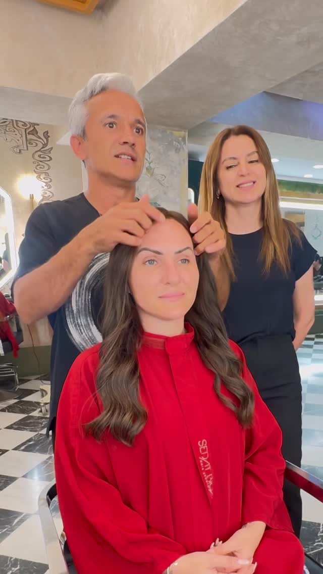 Mevcut saçların dokusuna en yakın karakterde 300 adet mikro ve medikal kaynak kullanıldı
.
Bilgi ve rezervasyon için bizi arayın 05325601457
.
#mikrokaynak işlemi yaptırdığınızı düşünüyorsanız dikkat etmeniz gerekenler ⚠️ ⚠️⚠️
.
Ağırlık hissi varsa Mikro kaynak değildir.
.
Saç diplerinize batıyorsa mikro kaynak değildir.
.
100 yada 150 adet saç kullanılarak uzatıldıysa mikro kaynak değildir
.
Toplayınca görünüyorsa mikro kaynak değildir.
.
Saçlarınızı çekiyorsa mikro kaynak değildir.
.
Saçlarınız çıkartılırken kendi doğal saçlarınız koptuysa mikro kaynak değildir.
.
Mikro kaynak ağırlık hissi vermez,saç derisine batmaz,saçları çekmez ve kesinlikle görünmez .
.
.
#mikrokaynak #medikalkaynak #nisantasi #sedatbiga #bakımönerileri #saçbakım #bakımzamanı #stregis