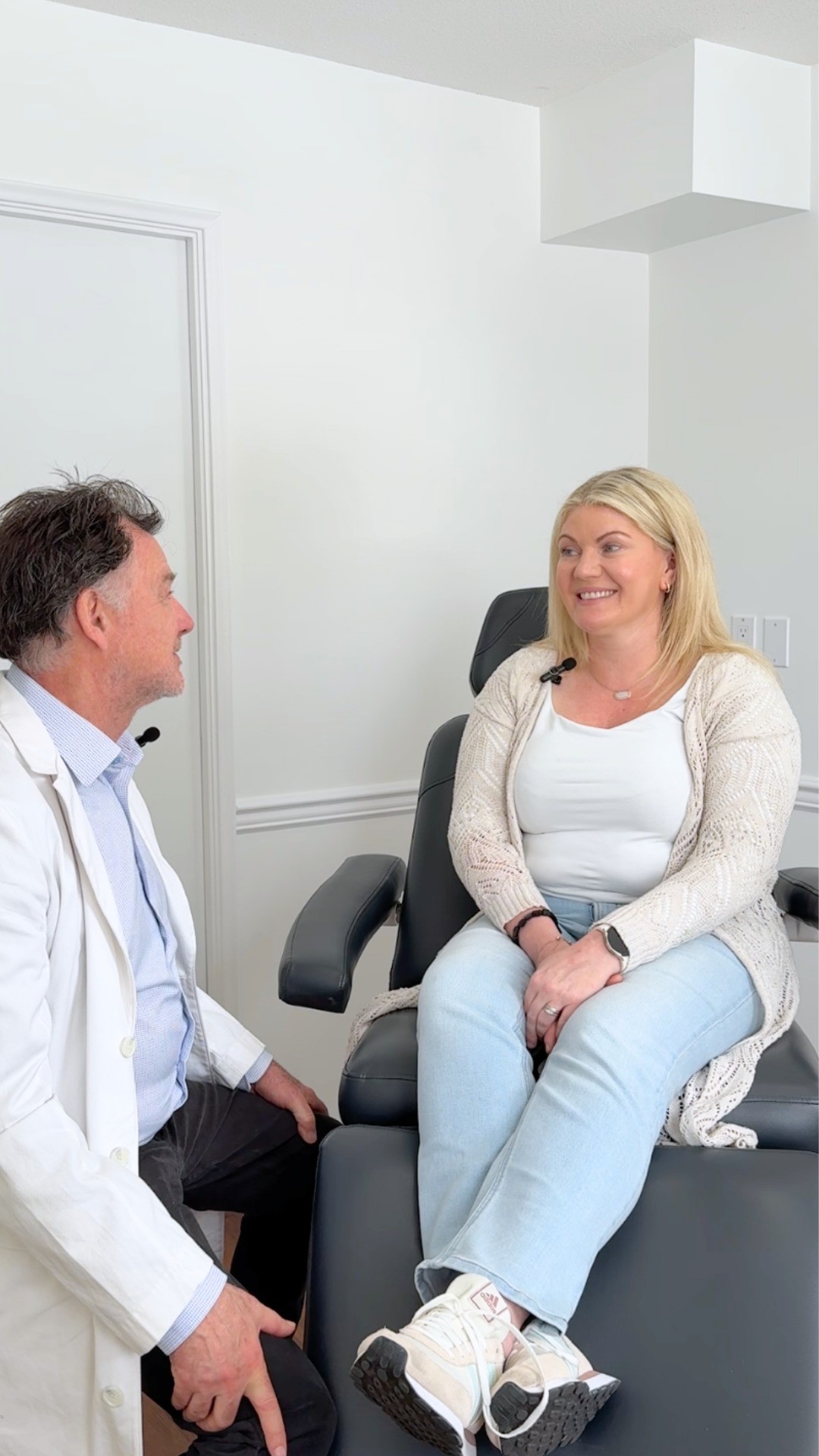 For 20 years, Tara’s life was shaped by debilitating migraines. She was forced to miss moments with her kids, step back from work, and put her social life on hold.
After disappointing results with the traditional Botox protocol for migraines, she found Dr. Ray and everything changed. With a thoughtful approach to placement and dosing, Dr. Ray helped Tara finally find long-term relief — without a heavy brow or frozen look. Today, Tara is off all pain meds and back to living life present, joyful, and pain-free!
Therapeutic Botox isn’t one-size-fits-all. Tara’s story is a powerful reminder of what’s possible with a comprehensive consultation that includes your medical history and personalized, compassionate care.
#MigraineRelief #TherapeuticBotox #ViewLaser #VancouverAesthetics #ChronicMigraine #BotoxForMigraines #PostConcussionSyndrome #BotoxforPCS #BrainInjuryAwarenessMonth