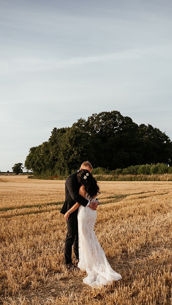 โจStunning โsneak peak photosโ from the amazing @laurenbraithwaite.photography of Vickiโs summer wedding held@in@rural Dorsetโจ
Venue @abbotscourt
Photographer @laurenbraithwaite.photography
HMUA @brides_by_nikki
Dress @annabridal
Flowers @the_englishgardenflorist
Venue Decor @thehouseofstylinguk
#bridalhairandmakeup #bridalmakeup #bridalhair #dorsetbride #brides_by_nikki #bridalhalfup #bridalhairflowers #bridalglammakeup #hampshirehairandmakeup #dorsethairandmakeup