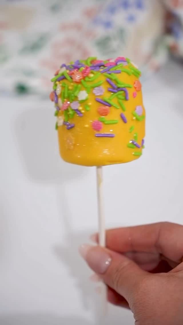 How cute is this chocolate marshmallow by @lovechocolatedessertshop? 😍 Use code ‘SHINEVIP’ for extra savings at www.shinedessertglitter.com!💛
#EdibleGlitter #ShineDessertGlitter