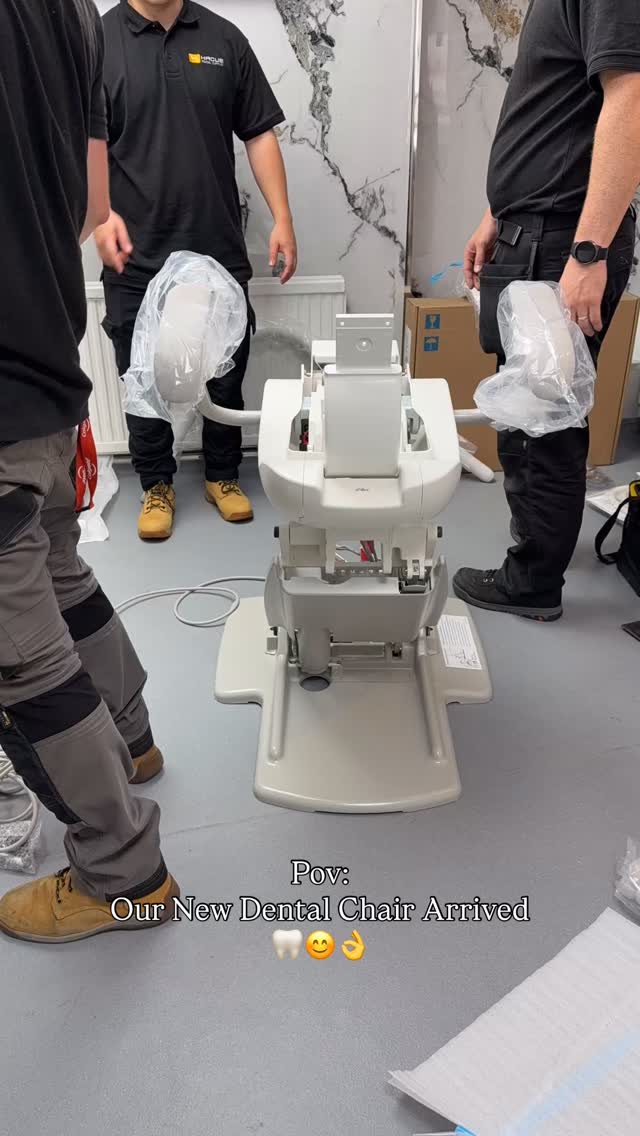 Unboxing day? Felt like Christmas morning at the clinic🤗🤣
Team gathered around. Everyone had to try it😍
Even the delivery guy said, “Dang, this is nice.”
#dentist #dentistlondon #demtalclinic #dentalchair #adec #compositebonding #invisalign #dentalhygiene #dentalimplants #hygienist #teethcare #perio #northlondon #woodgreen #haringey #fyp #reelsinsta #unboxings #unpacking #foryou