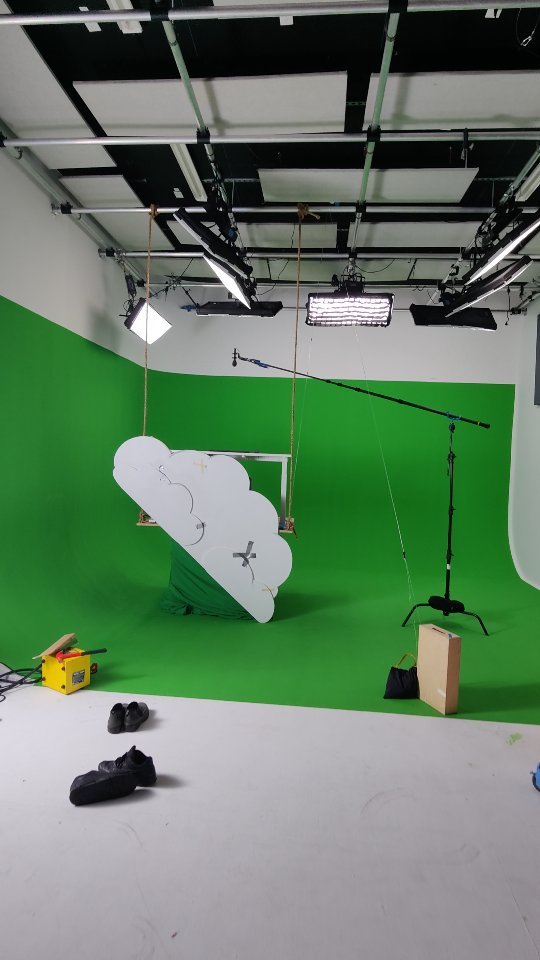 ☁️ 😶🌫️ Studio day with @fondu_video 😶🌫️☁️
•
#soundmixer #soundcart #soundspeeds #filmsetlife