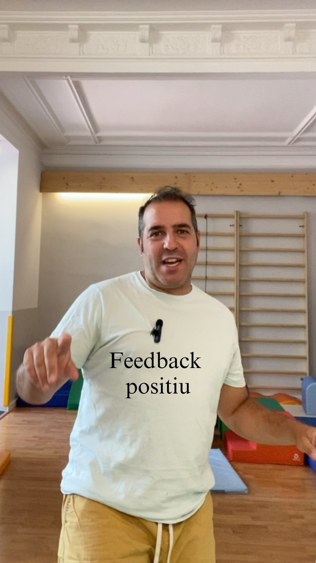 La importància del “Feedback Positiu” 💪🏻🤘🏻🫶🏻
Recomanem que sempre que pugueu els digueu als vostres infants les coses que fan bé i com de bé ho fan:
• Els dona seguretat.
• Els empodera.
• Els enforteix i dona confiança.
Busqueu espais i responsabilitats per poder buscar aquest feedback positiu.
I vosaltres, en quins moments els doneu feedback positiu? Us llegim! 👇🏻