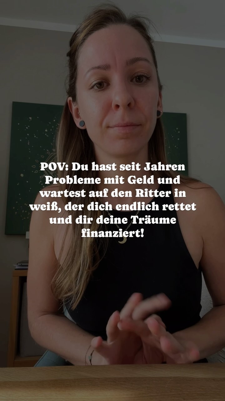 Wartest du auch immer noch?🤔
Ich habe ungefähr 10 Jahre sehnsüchtig auf ihn gewartet, hoffnungsvoll in die Weiten der Prärie gestarrt und versucht, ihn am Horizont zu erspähen - den großzügigen, weißen Ritter in seiner Rüstung, der mich holde Maid aus dem Geldschlamassel befreien soll! 🎠
Und dann, eines Tages, ganz am Ende einer weiten Wiese im Sonnenuntergang, winzig klein sah ich etwas immer näher kommen… 👀 Ist er das? 🤩
Kommt er nun endlich, um meine tiefsten Träume zu erfüllen und mir endlich DAS Leben zu schenken, das ich mir immer wünschte?
ABER NEIN! Er kam nicht näher 😰 Ich schrie und winkte wie wild mit den Armen in der Luft, aber er ZOG einfach VORBEI!!😱…
Und normalerweise würde eine solche Geschichte mit den Worten enden:
„…und wenn sie nicht gestorben ist, dann wartet sie noch heute!“ - THE END!
ABER - Die Geschichte bekam noch ein Happy End!
♥️ Bevor ich dir die Auflösung verrate, FOLGE mir unbedingt auf @level.up.your.money um keine Beiträge mehr zu verpassen!
Wie diese Geschichte noch eine positive Wendung nahm fragst du dich?
Die holde Maid hatte die Nase voll vom Warten und nahm kurzerhand ihre Finanzen einfach selbst in die Hand und wurde zur weißen Ritterin 👑
Sie ging zur weisen Hexe des Waldes, las alle ihre klugen Bücher und lernte selbst zu Reiten!
Nach kurzer Zeit hatte sie sich so viel Wissen angeeignet, dass ihr die Praxis super leicht fiel und sie immer mehr Freude bei ihrer Verwandlung zur Ritterin hatte.
UND bevor ich jetzt zur Märchenbuchautorin werde:
Die Message dahinter hast du hoffentlich schon längst verstanden!
‼️Warte nicht mehr länger auf den Ritter in weiß, hole dir Unterstützung, werde selbst zur Ritterin deiner Finanzen und erfülle dir endlich das Traumleben, das du dir schon so lange wünschst. WEIL DAS LEBEN ZU KURZ IST UND DU ES DIR WERT BIST!
➡️ Mein 1:1 Programm „THE MONEY BOOST“ ist perfekt dafür, wenn du auch die Schnauze voll hast und endlich durchstarten willst! KOMMENTIERE für mehr Infos einfach „Ritterin“ oder klick auf den Link in meiner Bio!
#finanzenfürfrauen
#finanzenfüranfänger
#finanziellefreiheit
#finanzcoaching
FINANZIELL ERFOLGREICH
MONEYMINDSET
FINANZEN
GELD