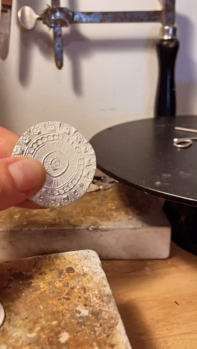 Today in the studio begins with this absolute madam ✨
Handmade Silver jewellery, by @magicinthegrass