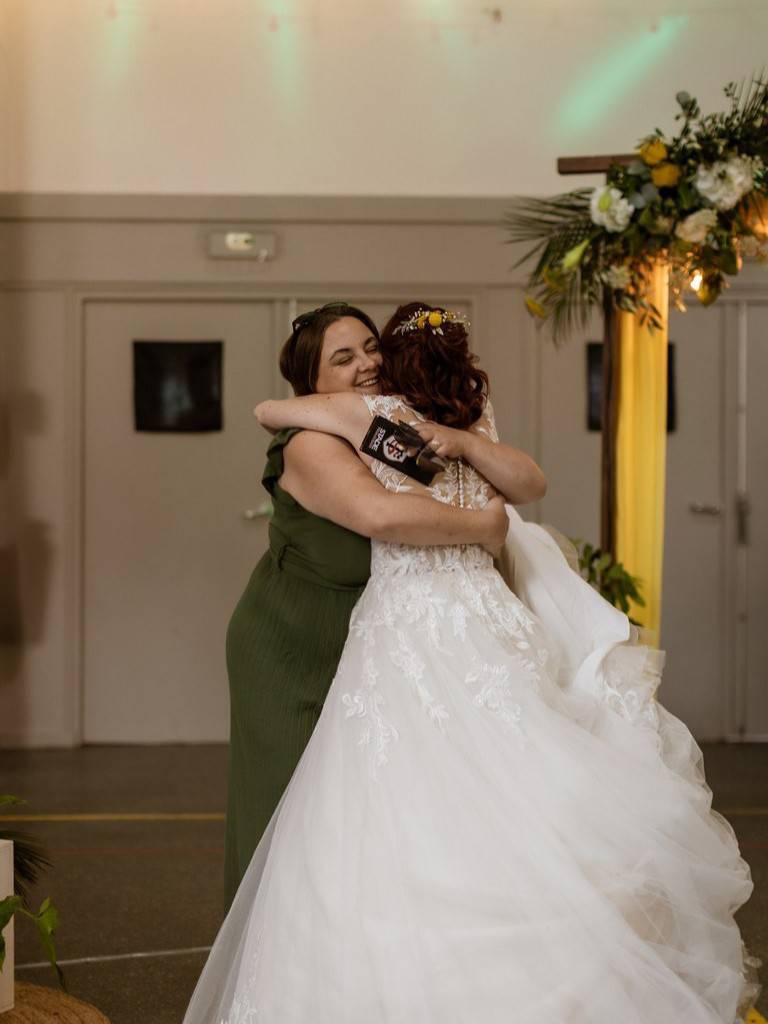 Best feeling ever 🥳🎉
Je crois que nous avons réussi notre pari d'apporter à cette grande salle un esprit dolce vita, petit village Italien.
Merci à @les_ptits_cailloux_photography pour ce magnifique cliché lors du mariage dolce vita de Audrey et Fabien.
Fleurs by @peggy_n_afleurdepot
