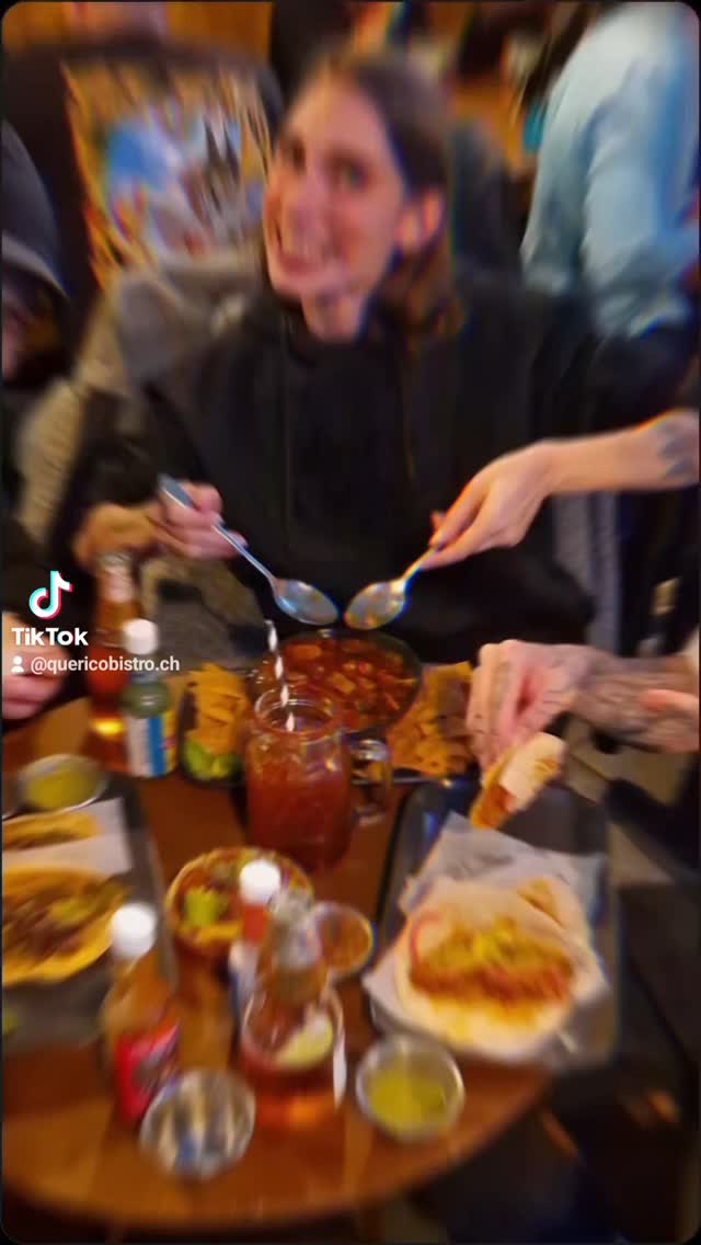 Hola Amigos!🤠
¡Queremos agradecer de corazón a todos los que nos acompañaron el pasado fin de semana para celebrar con nosotros a nuestro lindo y querido México! 🇲🇽✨
Gracias por hacer de esta fiesta un evento inolvidable, lleno de sabores auténticos, alegría y tradición. Su presencia hizo que cada plato, cada brindis y cada momento fuera aún más especial.
¡Esperamos verlos pronto de nuevo en Qué Rico Bistro para seguir compartiendo nuestra cultura y deliciosa comida mexicana! 🌮🌶
¡Viva México y hasta la próxima! ❤️
#Gracias #VivaMéxico #AuténticaCocinaMexicana #RestauranteMexicano #Berna #CapCut #querico #pozole #tequila #fiestamexicana🇲🇽 #diadelaindependencia #karaoke