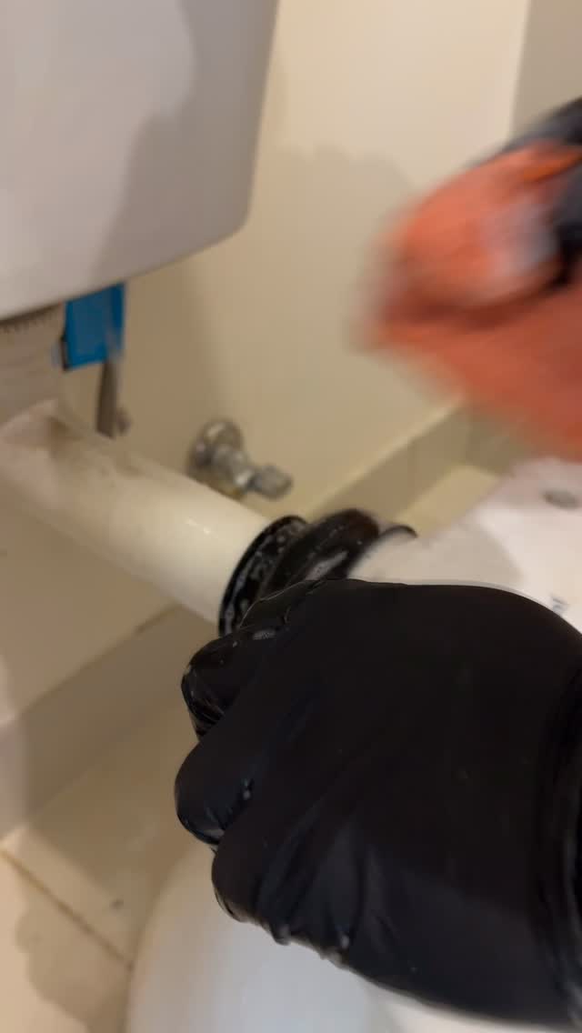 Happy weekend!!!
Don’t forget to clean behind and at the base of the toilet — it’s often missed! 🚽🧼
Too busy? Call A Better Place !! we’ve got you covered! 😊