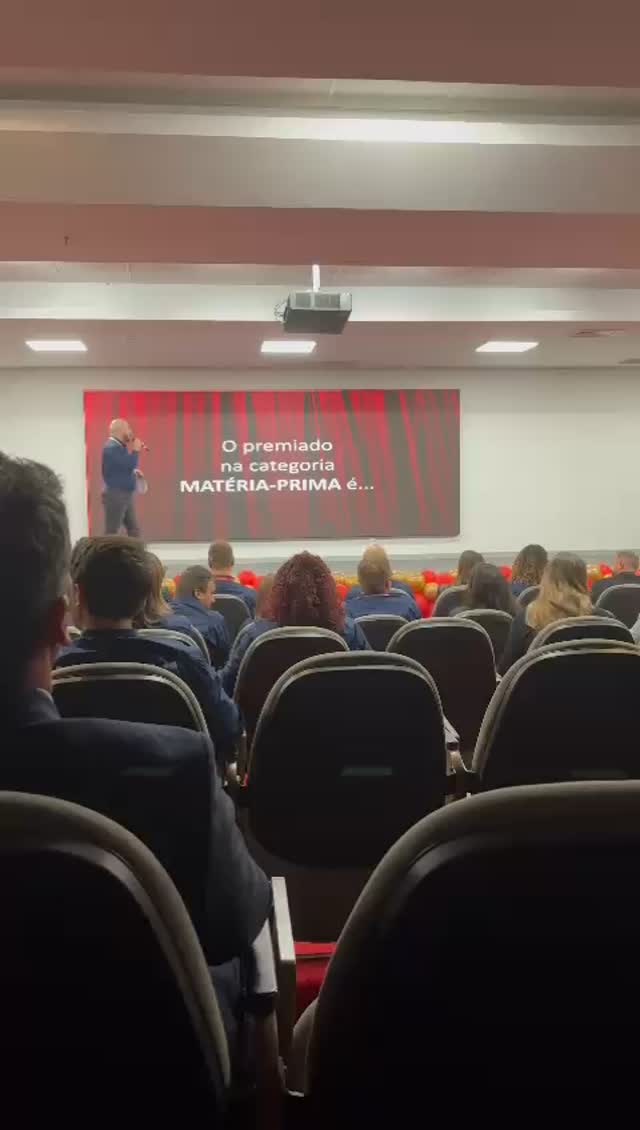🎥✨ Momento de orgulho! A nossa equipe comercial representou a Frivatti Industrial na cerimônia do Programa Fornecedores de Excelência BRF 2024, em Curitiba, e subiu ao palco para receber o prêmio de Melhor Fornecedora de Matéria-Prima!
Esse reconhecimento é fruto de muito trabalho, dedicação e compromisso com a qualidade, rastreabilidade e pontualidade, que são princípios que levamos muito a sério todos os dias.
Agradecemos à BRF pela parceria e confiança. Seguimos juntos, sempre buscando excelência e evolução constante!
🚀💪 #Frivatti #OrgulhoDeSerFrivatti #Excelência #FornecedoresDeExcelência #BRF #Parceria #Compromisso #Qualidade