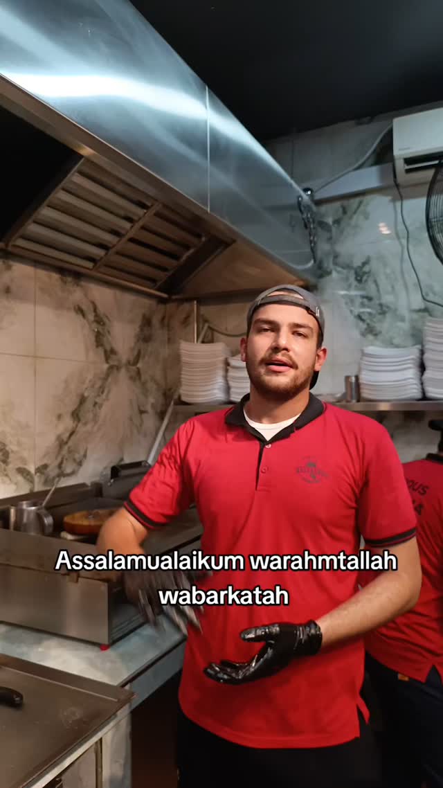 This is how we make a Chicken Shawarma meal at delicious shawarma. Available in Bangi and Seri kembangan.
#foryou #fyp #makan #shawarma
#foodie #food