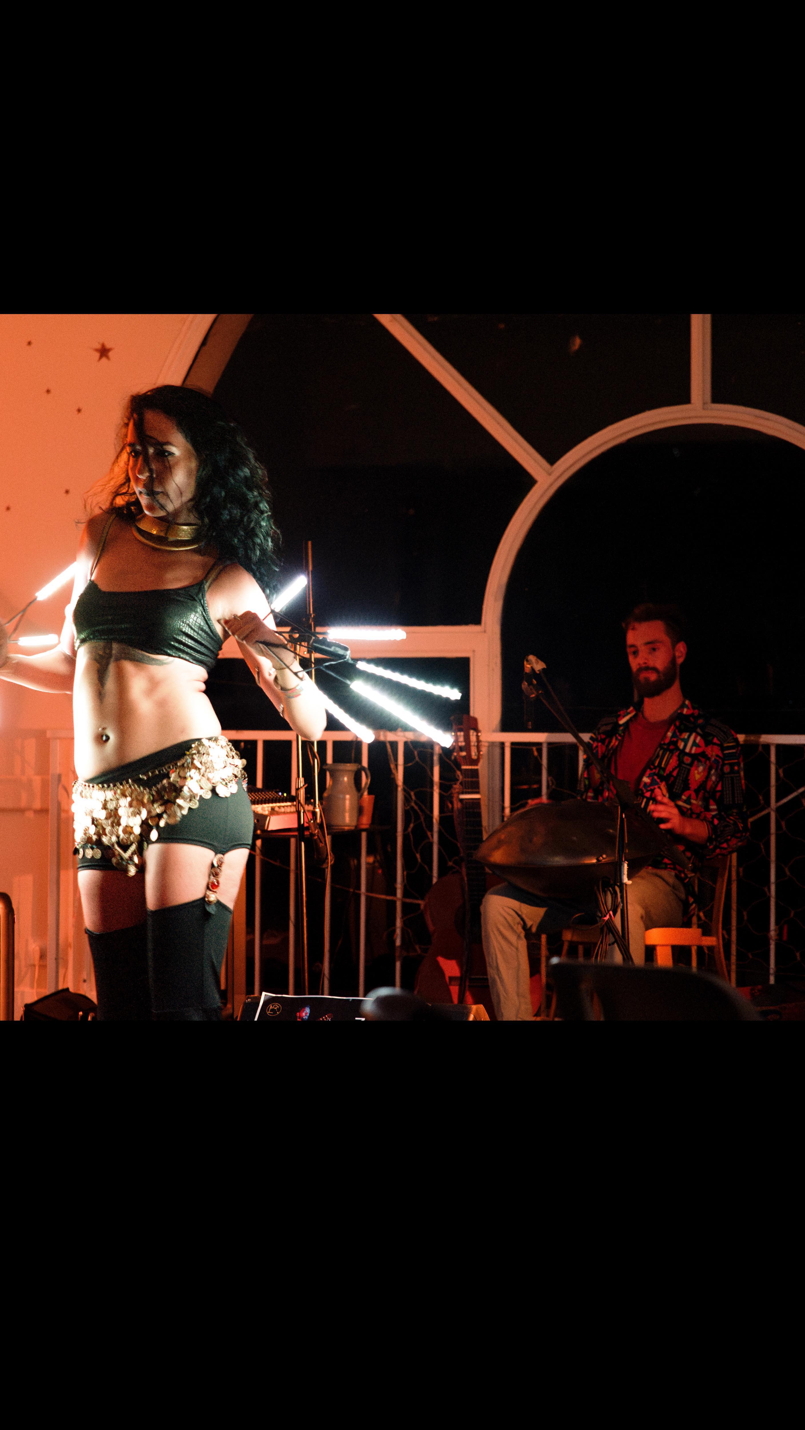 Quelques aperçus de Z.A.H.A.Y 🌄
ZackieL, Apsahara Danse et Feu, Aspara Yoga
Une soirée d’art et de bien être.
Au Le Cap’Mas.
Merci à tous et à toutes, les anciens comme les nouveaux ami-e-s - surtout nos chères @danielaortegavan and @cuervodebarro de @apsarayog - d’avoir été présents. Merci à @lecapmas de nous avoir accueilli et de nous permettre de mettre en place des événements toujours plus qualitatifs. 🙏☀️
C’est la première fois depuis qu’on s’est retrouvés que @apsa.hara et moi performons ensemble, après un arrêt de 3 ans.
On reprends nos performances qu’on avait travaillé ensemble en voyageant autour du monde pendant 4 ans, maintenant avec toujours plus de feu 🔥🌉
Merci à @dashniboy pour sa photographie magnifique.
.
.
🇬🇧
Glimpses of Z.A.H.A.Y 🌄
ZackieL, Apsahara Dance and Fire, Aspara Yoga
An evening of well-being and artistry.
Thank you to the loved ones, old and new friends, especially our dear Daniela and Oscar of @apsarayog, who came through, and to @lecapmas for always showing up and giving their all to our events. ☀️🙏
This is the second first time Apsahara and I performed together. After a three year break, we’re re-igniting the 4 years of legacy we created together in our performances worldwide. 🔥🌉