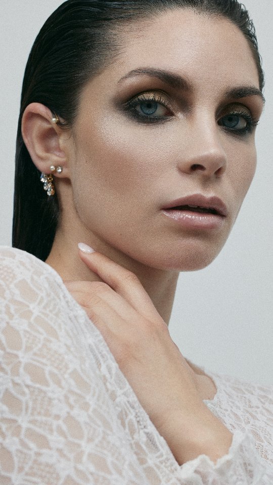 BACKSTAGE SHOOT ✨
Photographe : @stephanie.lorang
Modèle : @audreysoligny
Makeup / hair : @jade_r__makeup
____________________
#backstage #makeuphair #modelelyon #maquilleuselyon #photographelyon #coiffurelyon #shootinglyon