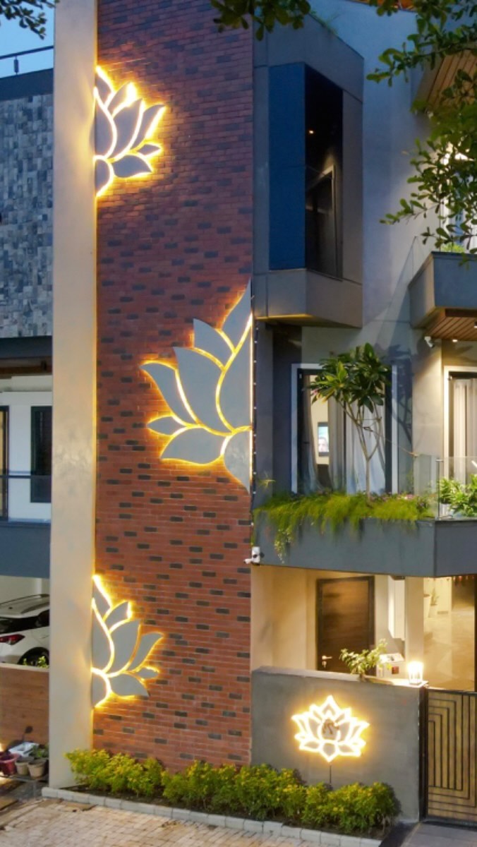 This house is like, totally awesome!
.
It was built on a super weird triangular plot of land, but we were like, “Challenge accepted!” and we made this amazing masterpiece.
.
It’s all angles and lines and curves, and it’s like, a work of art. You gotta see it to believe it!
.
This remarkable residence emerged from a challenging triangular plot, presenting a unique opportunity for our team of accomplished architects. We skillfully navigated the intricate geometry, crafting a masterpiece that not only adapts to the site’s complexities but also accentuates its distinctive character.
Every aspect of the design, from angles to curves, was meticulously considered to achieve a harmonious balance of aesthetics and functionality. The outcome is a breathtakingly beautiful home that redefines the boundaries of innovative architecture.
@imagine_design_studios @architect.ankitmittal
@jaishree_bihani
.
Captured by - @imagix_photography_studio
.
.
**#TriangularTriumph #ArchitecturalExcellence #geometrymeetsart
#triangularhouse #ArchitectureGoals #GeometryRocks #houseplanning #homesofinstagram #luxuryhomes #homeinterior #modernaechitecture #triangular #traingularplot #challengeaccepted #functionalplanning #functionfollowsform #indorearchitects #architecturedesign #architecturalvisualization #architectureporn #instadaily #reelsvideo #explorepage✨