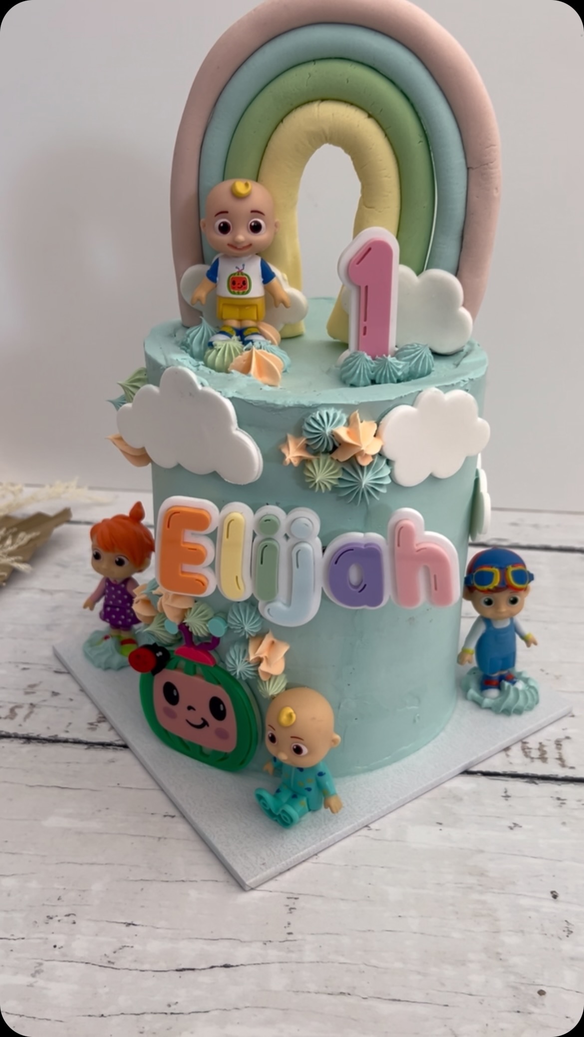 Cocomelon Cake
#cake #cakecakecake #cakeporn #cakelover #cakestyle #cakeinspiration #buttercream #cakesofinstagram #cakedecorating