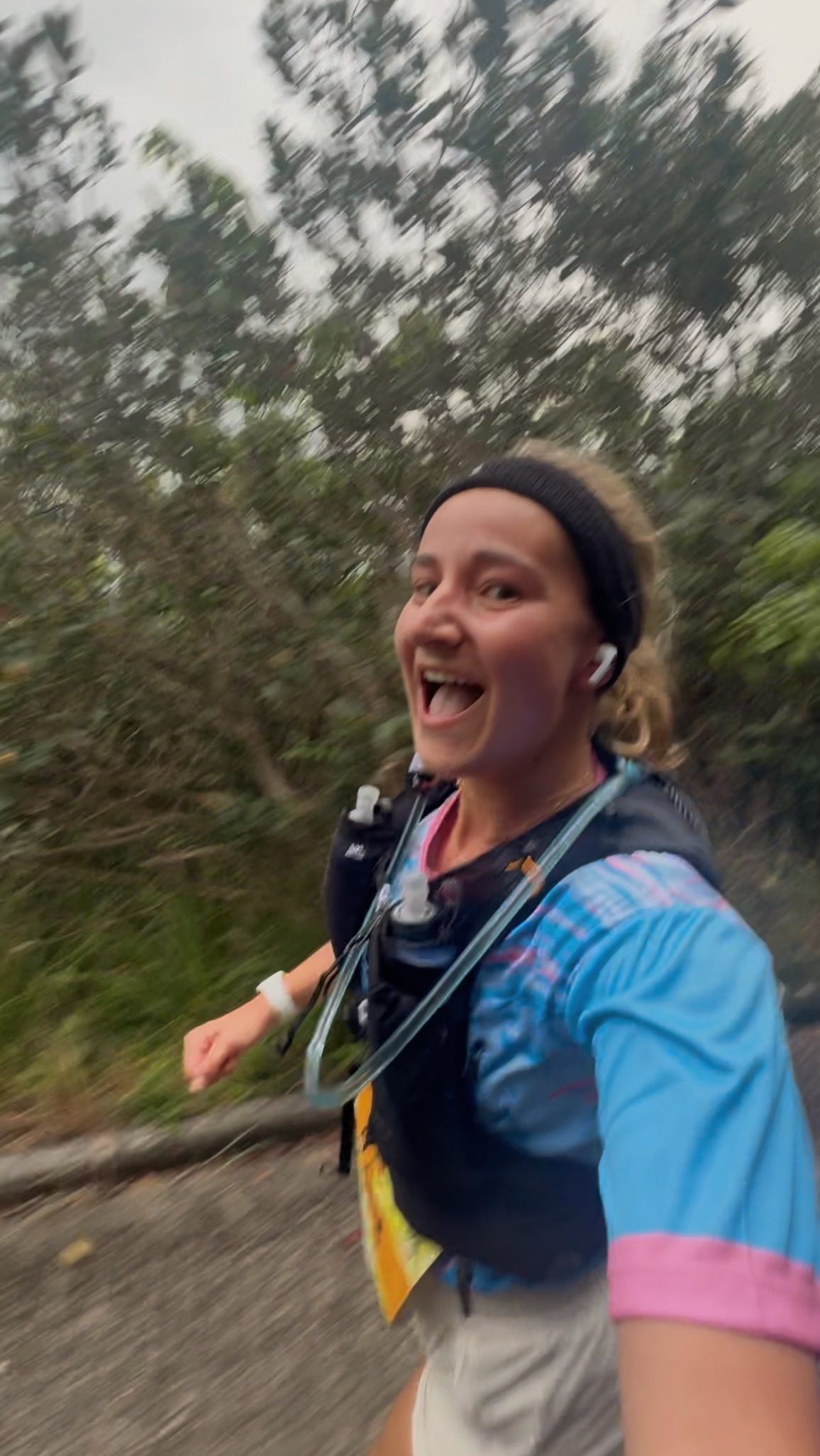 Challenge Yourself.
Experiment with new things.
Fail, learn, and try again.
But above all, just do it! ☑️
Your body is made to move—give yourself the chance to explore your limits! ❤️🔥
Listen to yourself.
Respect your boundaries.
Take the time to rehabilitate from your injuries. 🦾
Remember, the path may be long and sometimes slow, but you will get there! 💪🏻
I had knee surgery 🦵🏻 for my ACL (anterior cruciate ligament) three years ago.
I thought I’d never run pain-free again… but here I am!
Sometimes I still experience pain, but I prioritize listening 👂🏼 to my body and respecting my own limits.
Feeling connected to your body is the greatest gift you can give yourself! 🧘🏼♀️
Sending love ✨
•
•
•
#challengeyourself #experiment #justdoit #challenge #experience #moveyourbody #exploreyourlimits #move #movement #trail #jogging #running #sports #listentoyourbody #respectyourboundaries #rehabilitation #rehab #KneeSurgery
#kneepain #ACLRecovery #painfree #bodyconnection #SelfLove #Motivationmonday