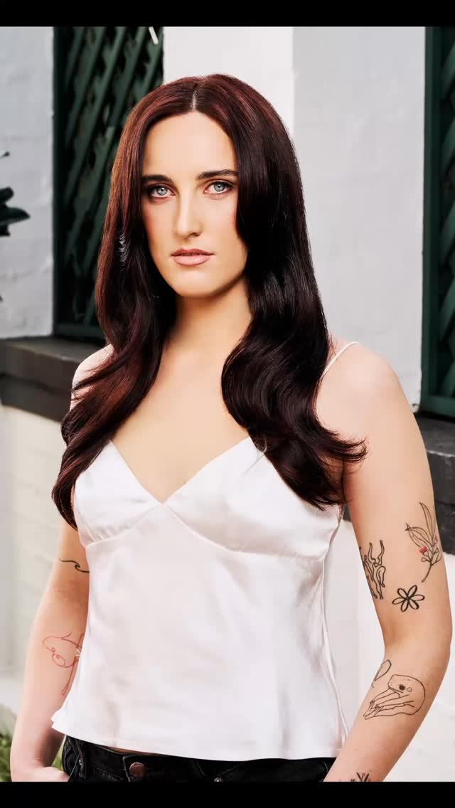 Lydiah’s Cherry Cola presents a vibrant, multi-dimensional colour featuring red, iridescent and chocolate tones, embodying the essence of luxurious, healthy hair and completed with a relaxed Brighton bounce blowdry.
Colour, cut & styling by @hairbylydiah_thebrighton
#wollongonghairdresser #wollongong #healthyhair #wollongonghair