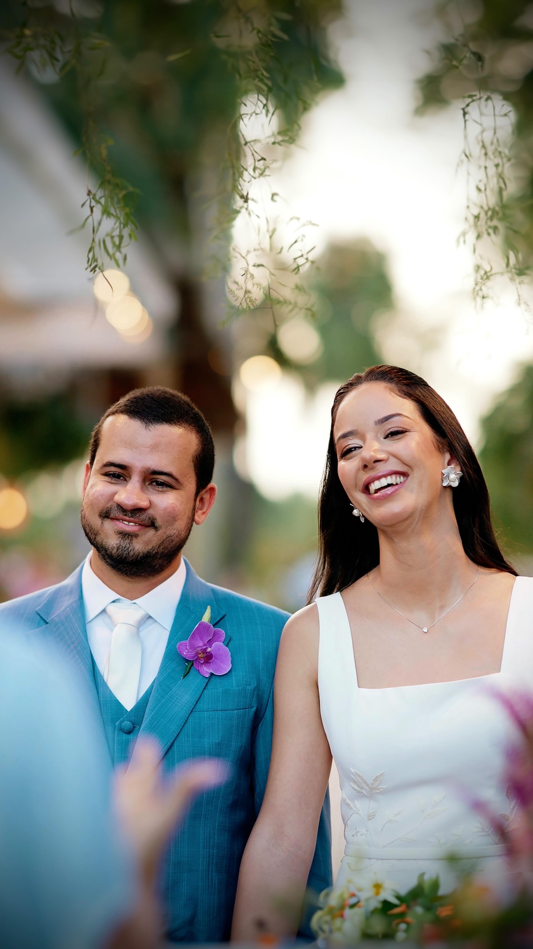 O sorriso espontâneo, o olhar cheio de significado, o toque que diz tudo sem palavras.
São momentos assim que registramos, não para que sejam apenas vistos, mas para que sejam sentidos, revividos e amados para sempre.
Porque mais do que filmar o seu dia, nós eternizamos aquilo que realmente importa: o que se sente.