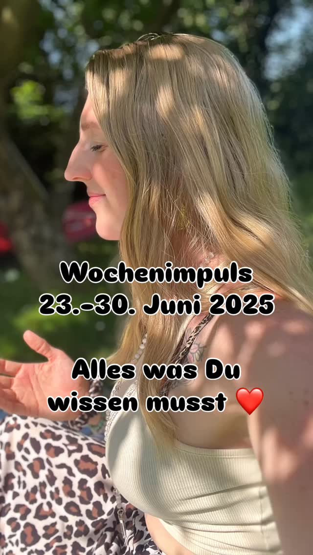 ✨ Wöchentlicher Seelen- & Öleimpuls ✨
📅 23.–30. Juni 2025
Wir sind mitten im Wandel – die Sommersonnenwende hat das Licht auf seinen höchsten Punkt gebracht.
Jetzt beginnt die Zeit des Reifens, Fühlens und Heimkehrens – zu dir.
⠀
☀️ Sonne im Krebs öffnet dein Herz für das Wesentliche:
Emotionale Sicherheit, echte Nähe, liebevolle Fürsorge – besonders für dich selbst.
⠀
🌌 Human Design: Tor 52 aktiviert (Wurzelzentrum)
Du darfst still werden, zentriert bleiben und aus dem „Tun-Müssen“ aussteigen.
⠀
🔑 Gene Key 52 – Vom Stress zur Stille
→ Deine Kraft liegt im Raum zwischen den Handlungen.
→ Erlaube dir, in dir selbst zu ruhen.
⠀
🌿 Diese ätherischen Öle tragen dich durch die Woche:
💧 Balance – verbindet dich mit dem Boden unter deinen Füßen
💧 Lavendel – beruhigt dein Nervensystem, entspannt deinen Geist
💧 Weihrauch – klärt deinen inneren Raum, stärkt deine Verbindung zur Quelle
💧 Ylang Ylang – öffnet dein Herz für Sanftheit & Selbstliebe
💧 Vetiver – führt dich tief zurück zu dir selbst, wenn es laut wird im Außen
⠀
🌬️ Diffusermischung für tiefe Entspannung:
2 Tr. Vetiver | 1 Tr. Ylang Ylang | 1 Tr. Lavendel
→ Ideal für abends, nach Energiearbeit oder Meditation
⠀
💭 Mantra der Woche:
„Ich muss nichts tun, um wertvoll zu sein.
Ich darf einfach SEIN.“
Lass die Öle dich erinnern, wie es sich anfühlt, zu Hause in dir selbst zu sein.
⠀
💗 Wenn du magst, teile in den Kommentaren, welches Öl dich diese Woche besonders ruft.
🫂Du willst mehr zu natürliche Ölen ohne Giftstoffe erfahren? Oder Die Themen anschauen und auflösen, die bei Dir hochkommen?
Schreibe mir eine PN ❤️
#seelenimpuls #ätherischeöle #wochenenergie #sanusvivere #aromatherapie #astrologie #humandesign #genekeys #432hz #528hz #herzöffnung #vetiverliebe #balancefinden #reelsfürdieseele #ölbegleitung #intuitivleben