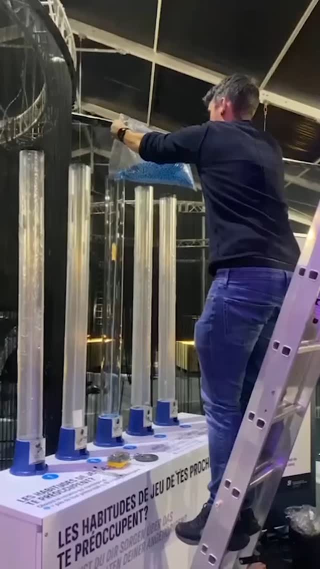 La touche finale ! Remplir les tubes de bonbons 👅🥳