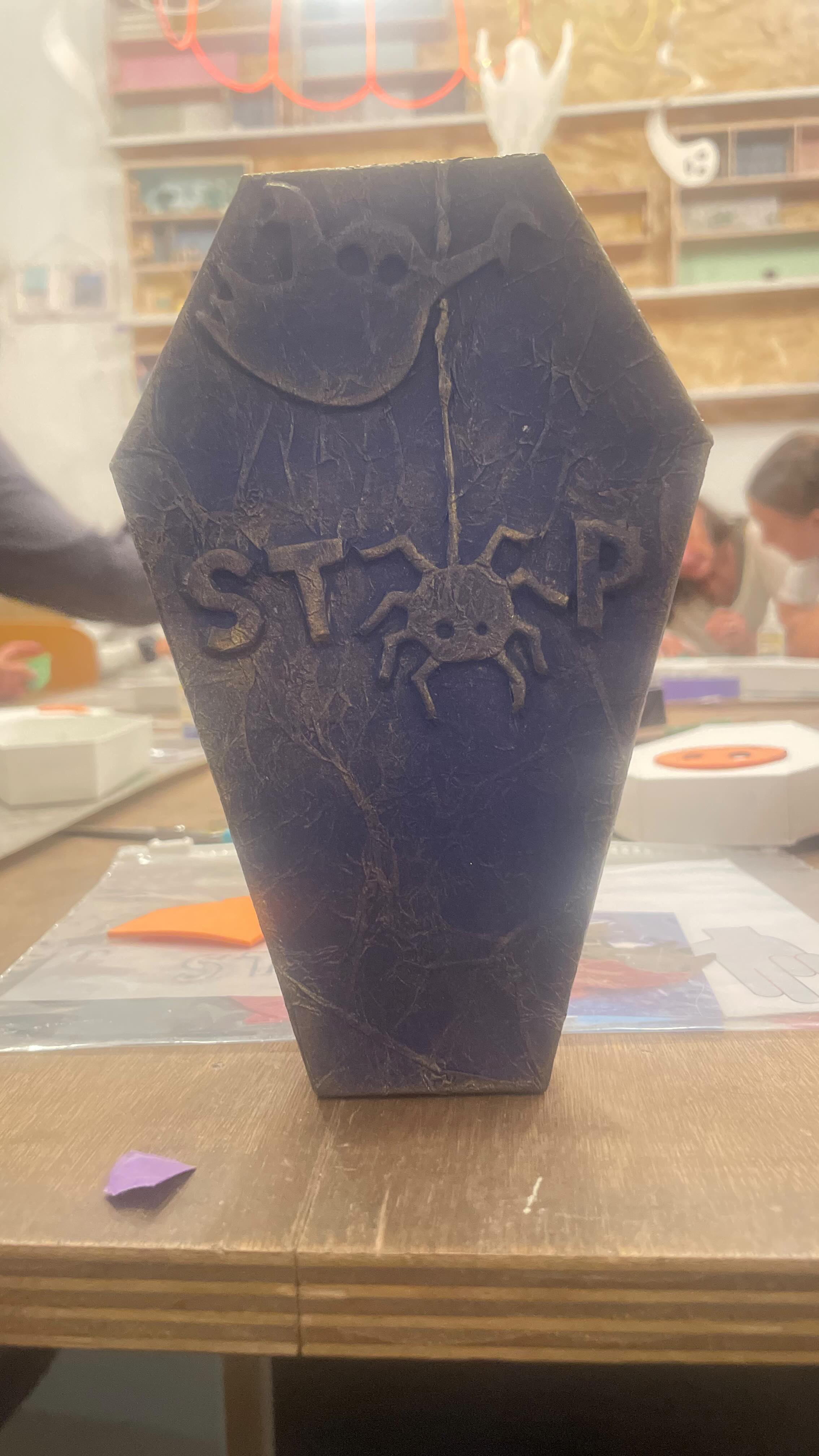 La boite à bonbon Halloween 🎃
.
#urbafab #loisircreatif #halloween #boiteabonbons #activitemanuelle #stage #ateliercreatif #activiteenfant #pourvous #marseille #creationoriginale