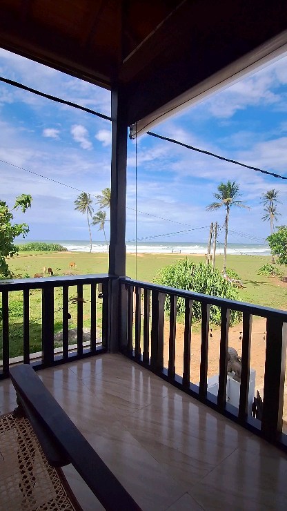 Views that blend the ocean,sky & lush fields into one perfect picture! 🌿
#lionsrest #gurubebila #surfsouthsrilanka #weligama #midigama #srilankatravel