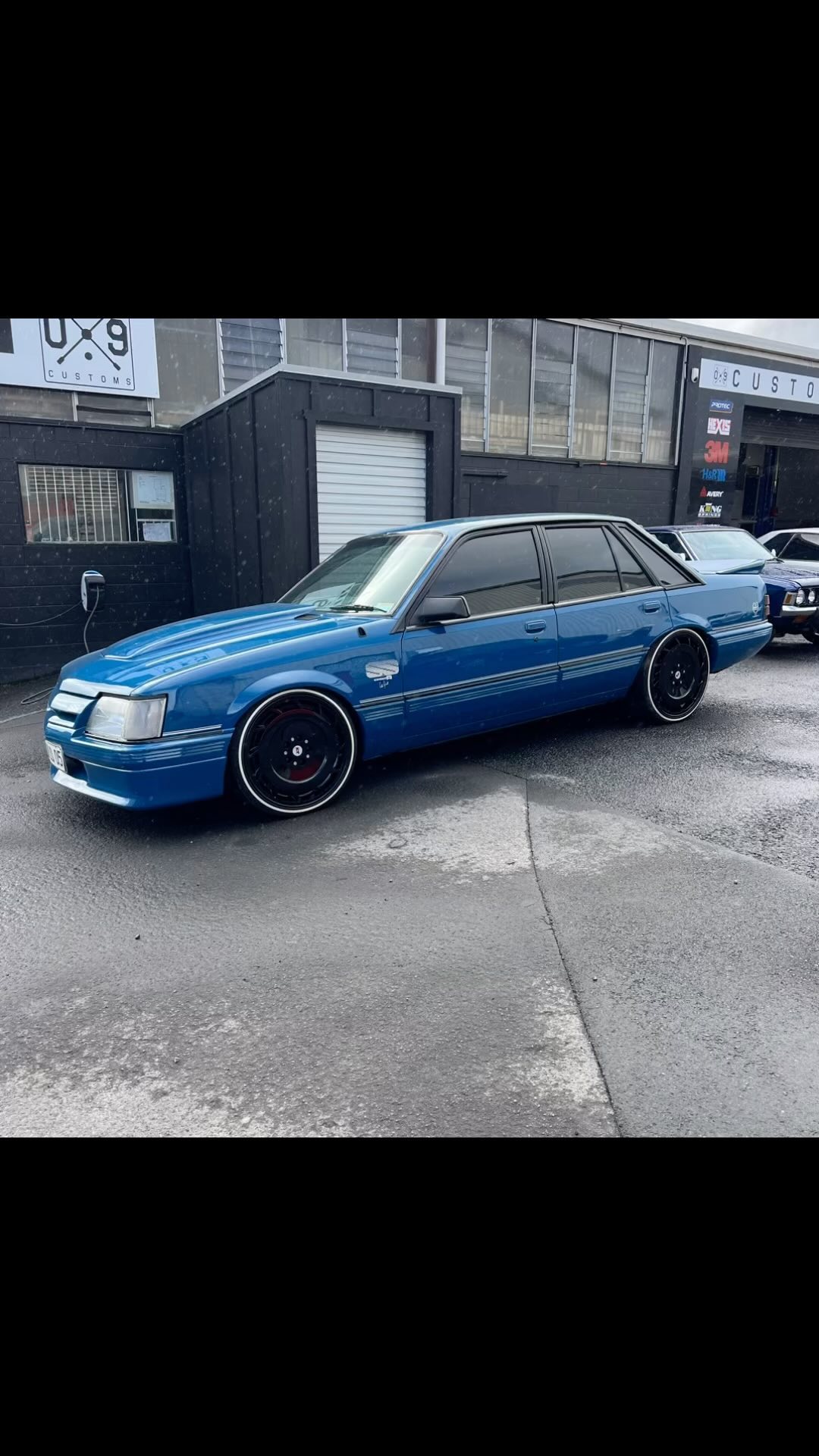 Blessed everyday with some the work that comes through. This Badass VK don’t miss with the Whitewall Tyres and Brock Decals applied by 09 Customs 🔥 #holden #holdenvk #bluemeanie #holdenss #peterbrock