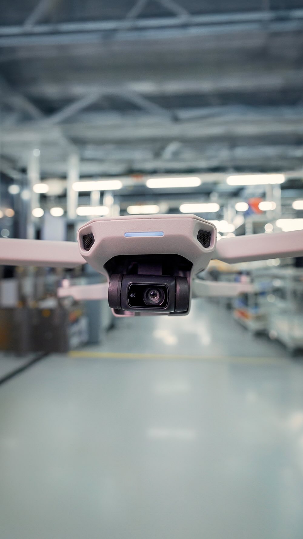 Cette vidéo immersive vous plonge dans les coulisses d’une manufacture 🏭, où des drones 🚁 survolent les différents ateliers pour dévoiler les étapes de l’élaboration du Mouvement 51 ⚙️. Le processus de création du mouvement automatique est révélé, offrant une vision unique et intrigante de l’ingénierie 🛠️ derrière cette montre révolutionnaire ⌚. Réalisé en collaboration avec @a2p.agency
#Mouvement51 #Watchmaking #BehindTheScenes #Engineering #Filmmaking #A2PCollaboration #SwissMade #Innovation #DroneFootage