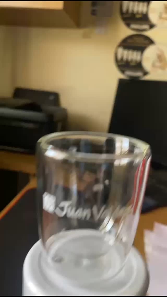 Vasitos doble pared juan valdez. Serigrafia. Caja dos vasitos. ♡ mañana se entregan☆ @juanvaldezcafechile