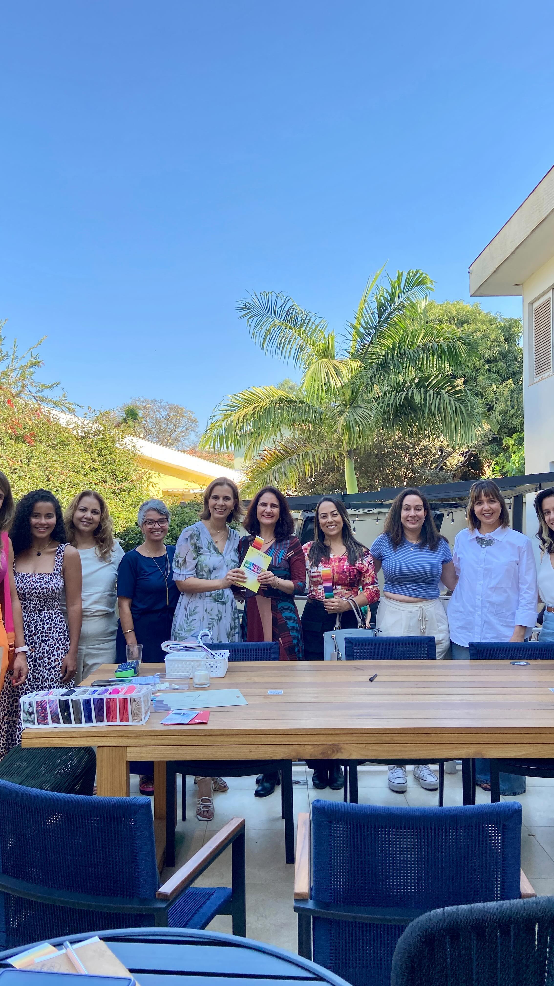 Que tarde incrível de aprendizado e trocas! 🌟
A @raquelcampospersonalorganizer nos inspirou com dicas super úteis para organizar o quarto do bebê, mostrando como pequenos acessórios podem fazer toda a diferença em espaços compactos.
E a @carolbeckmandoulabh trouxe insights essenciais para criar um ambiente acolhedor e confortável, para a chegada do bebê e para as mamães. Ela deu dicas valiosas sobre itens indispensáveis para garantir o bem-estar neste momento tão esperado pela família.
Agradecemos a todos que estiveram conosco, tornando essa tarde ainda mais especial! 💕
#quartodebebe #confortoparamamães #tardedetrocas #amamentacao #organizacaoresidencial #quartoinfantil