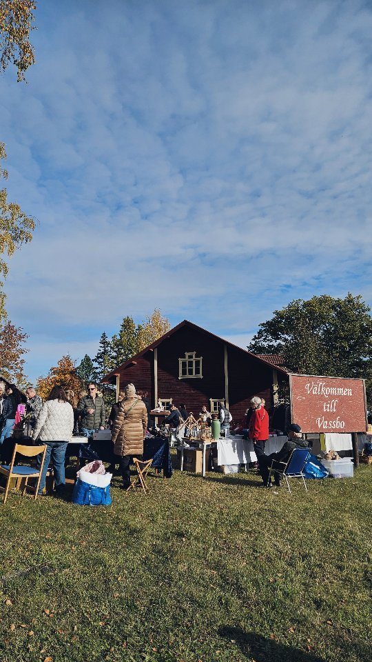 🍂 HÖSTLOPPIS 2024 🍂 Vilken dag! 🌟
.
.
.
#vassbologiochevent #vassbo #vassbovandrarhem #loppisidalarna #loppisfynd #loppisfalun #loppisdalarna #loppispåvassbo #loppisvassbo #dalarnaloppis #magasinetvassbo