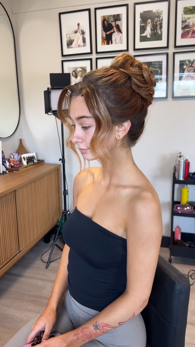 A moment for this prom updo 🖤
.
.
#promhair #promhairstyle #updo #niagarahairstylist #niagarahair