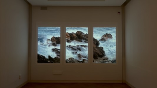 « Sous les vagues, la mer est dressée, on dirait qu’elle est au ciel, Qu’elle touche et arrose les nuages qui couvrent tout. » citation d’𝐎𝐯𝐢𝐝𝐞.
©️ Noémie Goudal - Extract of Untitled (Waves)
@noemiegoudal
#campredonartetimage #noemiegoudal #musee #danslavague #art #museum #culture #suddefrance #islesurlasorgue