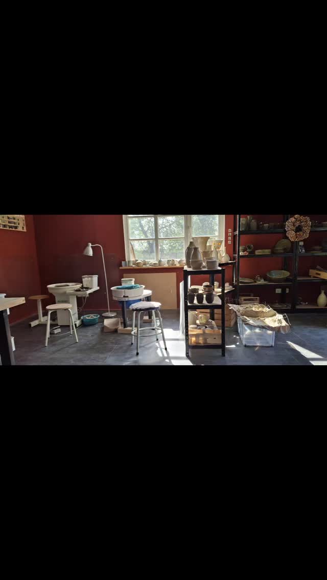 Werkstatt noch ruhig, aber alles ist bereit.....#stemwede #keramikwerkstatt #keramik #töpfern #töpferkurse #teapot #ceramic #freude #ceramics