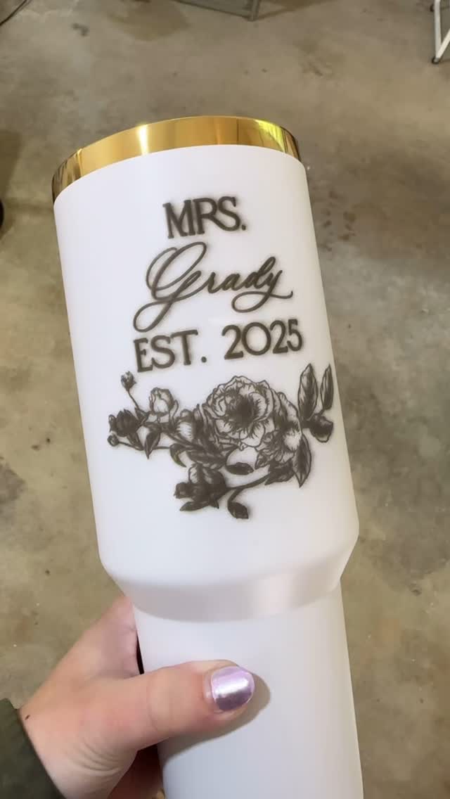 Getting these gold plated tumblers cleaned up is the best part✨
#tumbler #laserengraving #rotary #piburn #thundernova #thundernova51 #wedding #weddinggift #bride #bridaltumbler #bridalshowerideas #bridalshower #bachlorette #designhousebybrittany