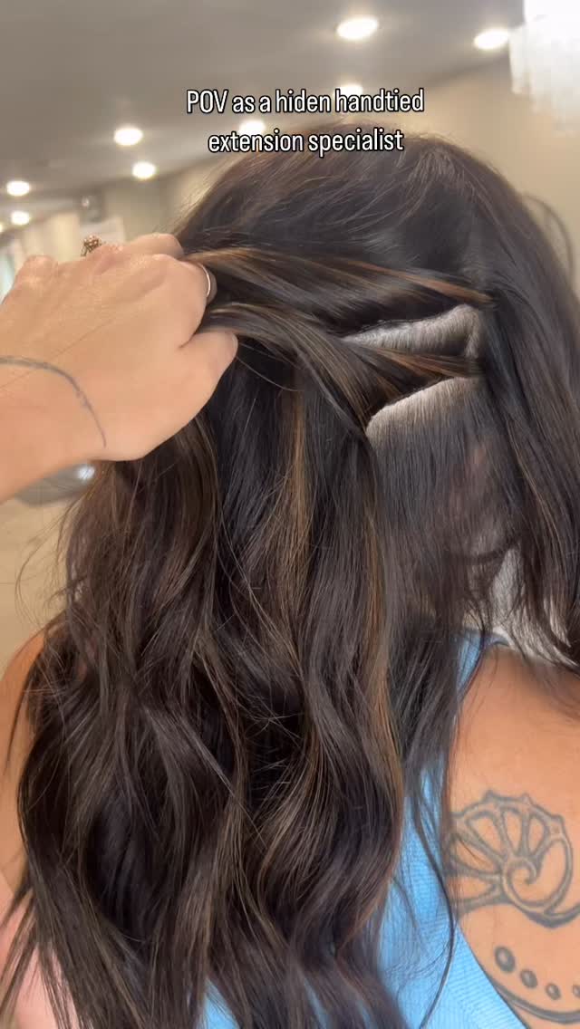 I know what you want girl! It’s not complicated ☀️ This summer you can be your hot girl summer vibe AND have the hair of your dreams to match it.
Seemless blend of handtied extensions are in this summer 💋
Hit me up if you need a free consultation for yours. #handtiedextensions #blondespecialists #michiganhairstylist #invisiblebeadextensions #extensionspecialists