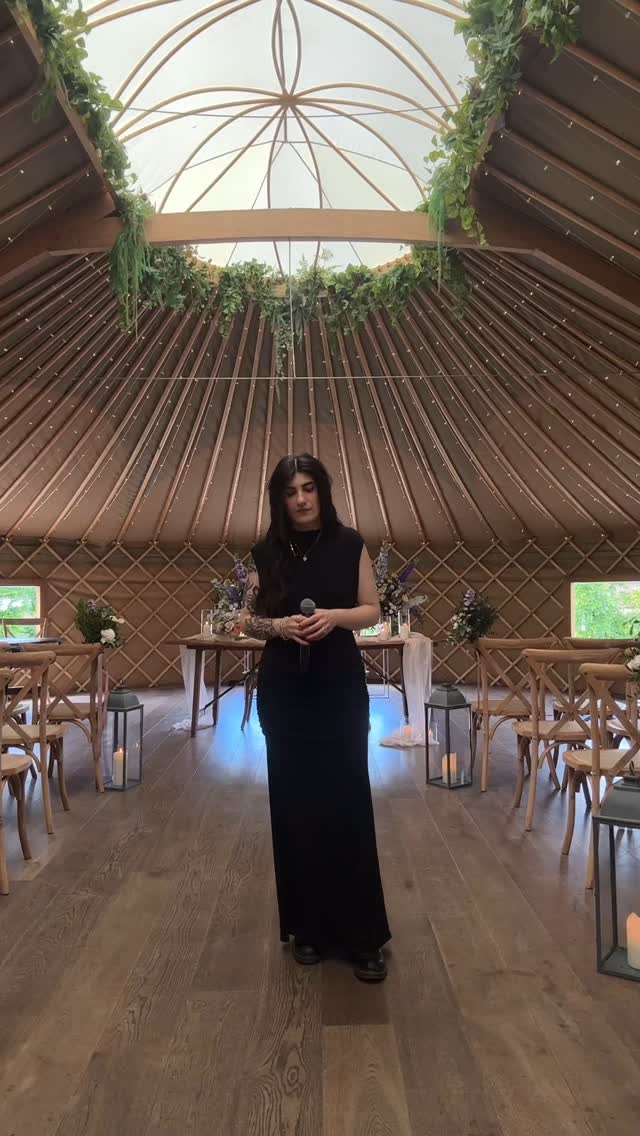 Foo Fighters - Everlong reimagined for A & Jโs ceremony ๐คโจ
#foofighters #everlong #foofighterscover #ukwedding #weddinginspo #weddingceremony #aisle #acousticduo #weddingsinger #elderemo #alternativewedding #alternativeweddings