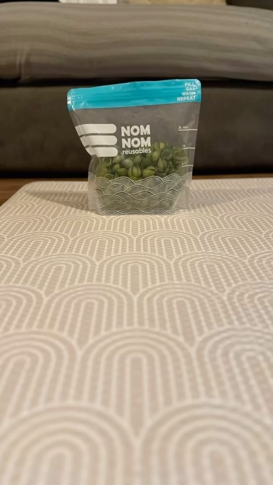 When your prepping for your halloween messy play and the only storage bags you need are your @nomnomkids freezer and snack bags. Perfect to fit your coloured messy play items (and so much more) cant wait to set up im so excited!!!
#messyplay #sensoryplay #spookyfun #makingmemories #growinguptoofast #halloween #messyplayprep #reuseable #everythingbag