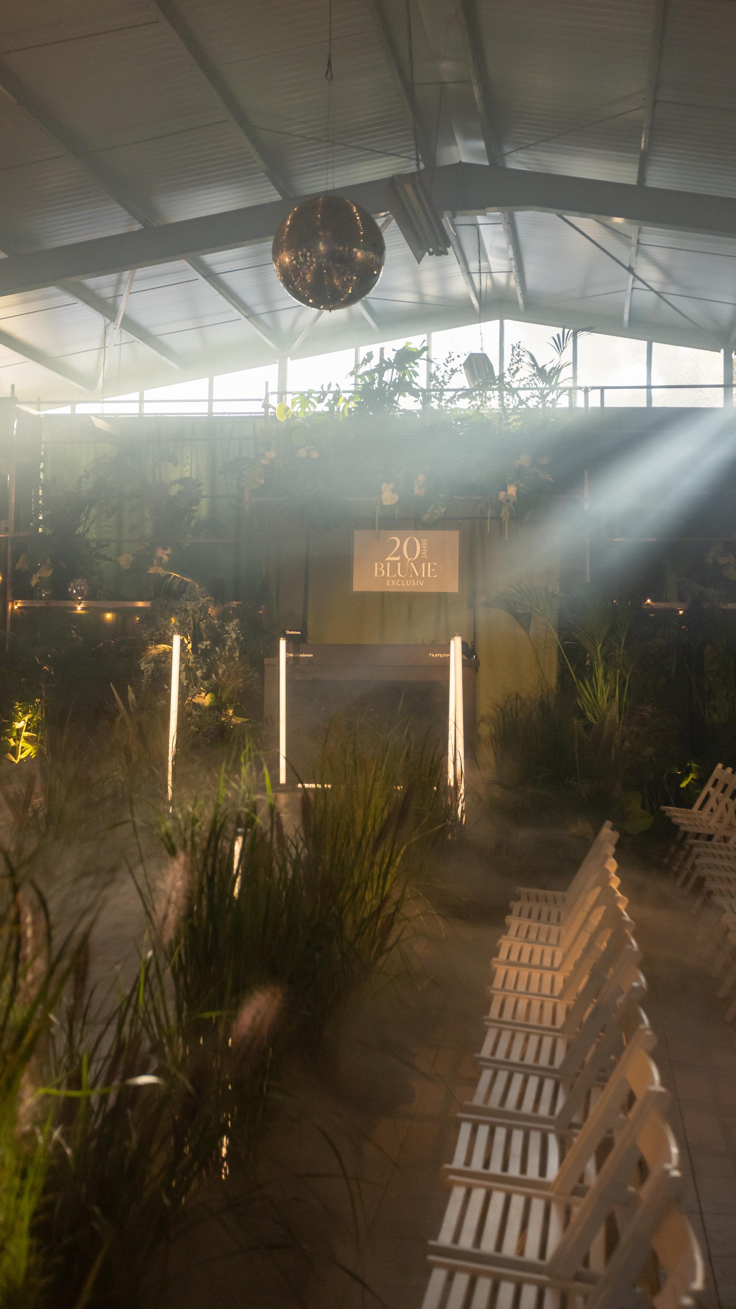 Was war das für ein JUBILÄUMS FESTIVAL 🤍
Bin immer noch so glücklich über die ganzen lieben Menschen die extra von Nah und Fern gekommen sind um dieses tolle Event nicht zu verpassen 🤍
Die ganzen lieben Worte und Umarmungen waren einfach nur SCHÖÖÖN 🤍
DAAAAAAANKEEEEE an jeden EINZELNEN von Euch, dass ihr dabei wart 🤍
UND ein riesengroßes DANKESCHÖN an mein gesamtes Team und ALLE anderen Dienstleister die dieses Fest zu dem gemacht haben wie ich es mir immer vorgestellt hatte 🤍🤍🤍🤍🤍
#blumeexclusiv #florist #blumenladen #blumenladenleben #20jahre #jubiläum #sandhausen