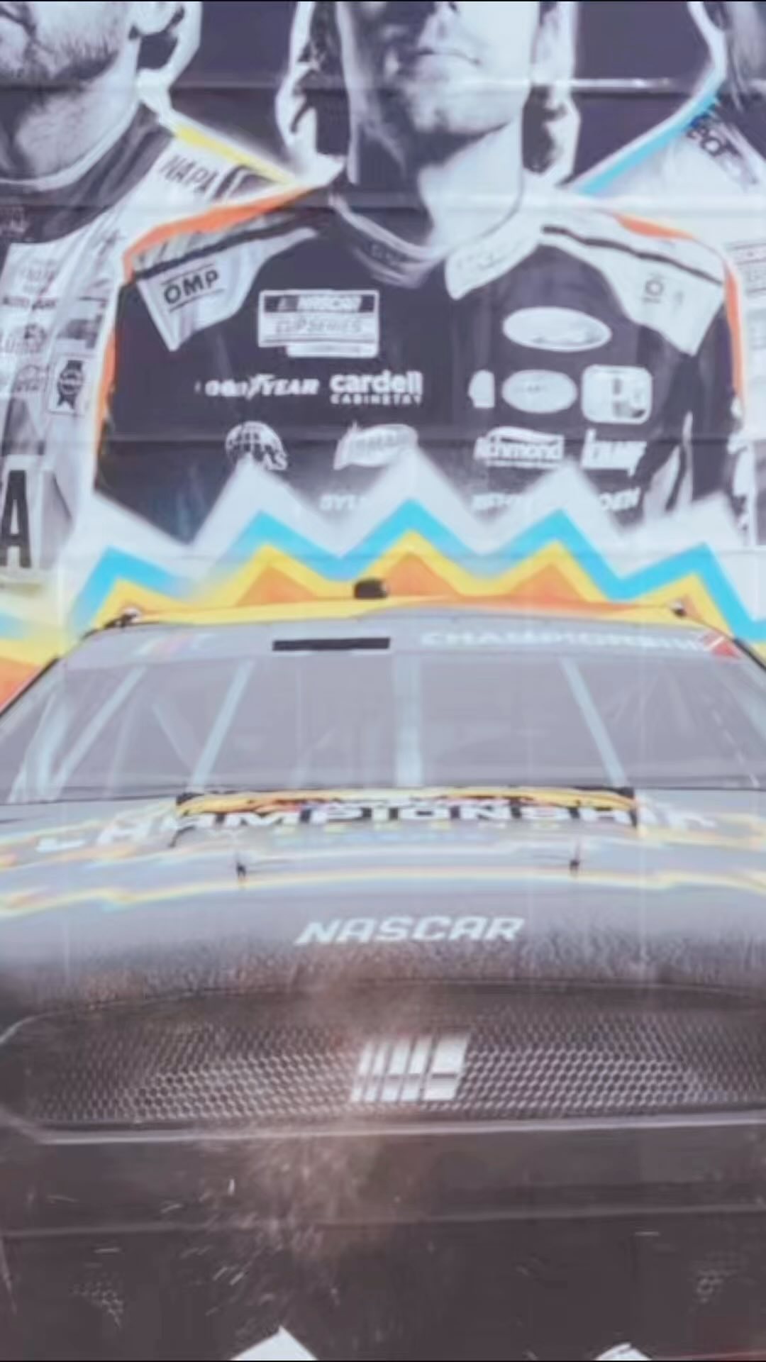 This isn’t just advertising… it’s art! The impact of a 20 story ad is undeniable and @phoenixraceway and @nascar nailed this one! Not to mention how fun it is for us to be a part of it at @azcenterphx. Great work @bluemedia480 !!! #leclaircalihanadvertising #phoenix #nascar #phoenixraceway