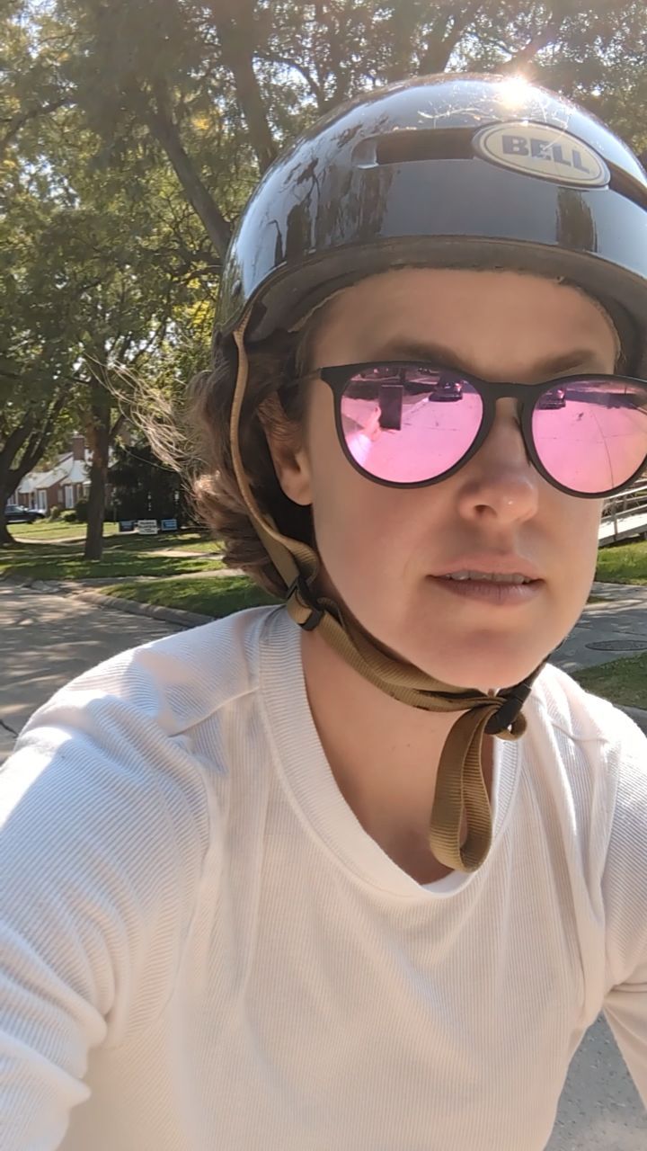 Wednesday movement.
I talk with people everyday about the challenges of fitting movement into their life - low energy or motivation, lack of time, etc etc etc hold them back. Sometimes there's rigidity about what "counts" as a workout - i.e it doesn't count if I'm not at the gym, if it's not at least 30 minutes, if I don't sweat. I want to encourage you to think as flexibly and expansively about your movement as possible!
How can you accommodate your needs/limitations today while prioritizing movement?
#biking #somatictherapy #mindfulness #mindbody #mentalhealth #depressionhelp #polyvagaltheory #fitnessmotivation