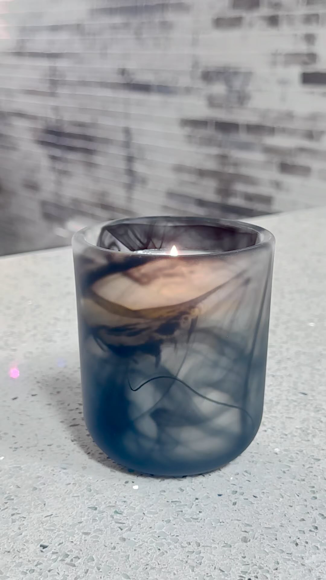 Our new black swirl candles are available! Check the link in the bio to see all our scents!
#candles #modern #moderncandles #homedecor #selfcare #naladak
#handcrafted