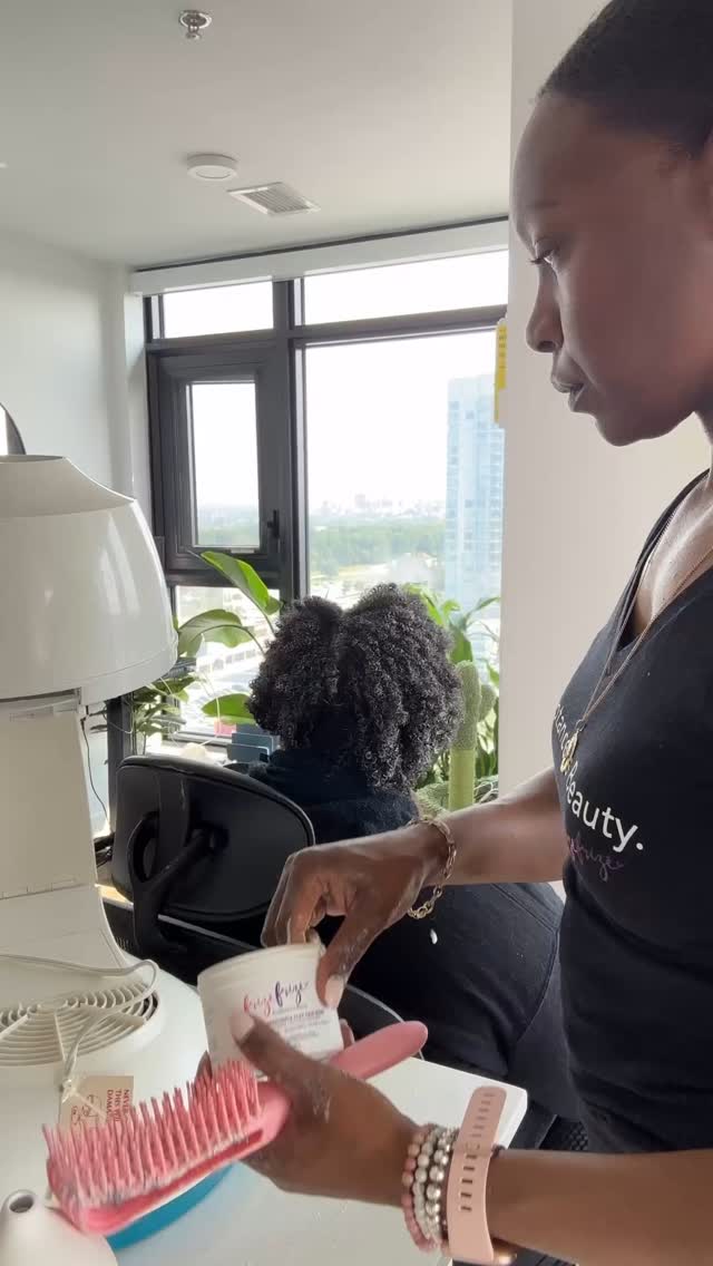 Hey guys come meet me at The Hub Cafe I would love a chance to tell you about my service and discuss your hair journey.
The Hub Market Cafe
9 Byward Market Square
5pm to 7pm
@thehubmarketcafe
#frize_frize #Hairproduct #Parabenfree #Crueltyfree #Canadianmade #coilyhair #Hairproducts #Naturalhairproducts #Naturalhairsolutions #Wavyhair #Twins