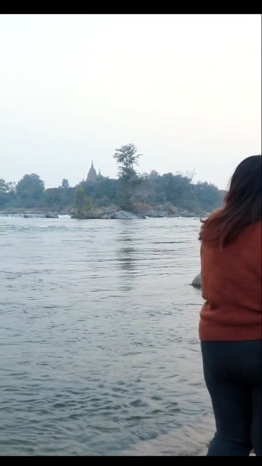 पिघले नीलम सा बहता यह समां...