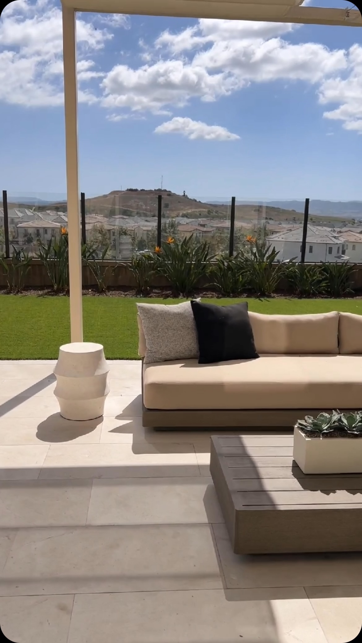 Featuring luxury living in Portola Springs ✨
4 beds •3.5 bath • 2,787 Square Ft
2024 Build • Contact me for pricing
Located in Irvine, California 📍
HOA: $190
🔶Great room with panoramic sliding doors
🔶Optional outdoor living
🔶Chef-Inspired kitchen
🔶Luxurious primary suites
🔶Smart home technology
Model home showcased for inspiration - not for sale, but replicable. Inquire through the link in my bio.
Quick move-in homes and premium lots still available. Contact me for more info.
California Pacific Homes
ℹ️ information is reliable, but should be independently verified
🚨 pricing and availability subject to change due to inventory and demand in the real estate market
@follow @catherinekimre for more tours
Catherine Kim | California Real Estate Agent
California Real Estate license #02035547
Brokered by eXp Realty
📲: (951) 889-7358
.
.
.
.
-
#irvinerealestate #realestateagent #socalrealtor #socalrealestate #irvinehomes #california #socalhomes #socallifestyle #temeculavalley #luxuryliving #lovewhereyoulive #orangecountylife #newhomes #realestateinvestors #ocliving #ocrealtor #firsttimehomebuyer #realestateinvesting #wealthbuilding #welcomehome #homeownership #wealthmindset #modernhomes #newconstructionhomes
#realestateinsights #relocation #movingtosocal #orangecountylifestyle #portolasprings