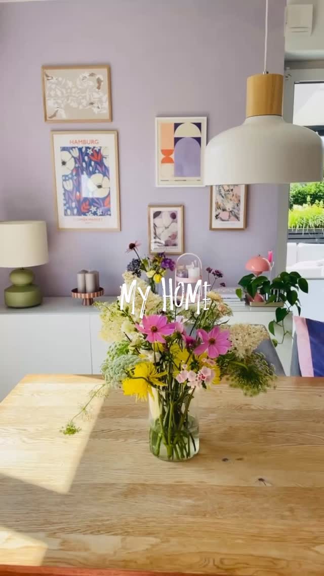 Hello und einen schönen Mittwoch euch allen💗
Ein paar Lieblingsecken von unserem Zuhause🏡🐶
#interiør #myhome #myhomevibe #interiordesign #einrichtungsliebe #colorfulhome #schönerwohnen #cornerofmyhome #livingroom #interior #interior123 #dekoliebe #blumen #freshflowers